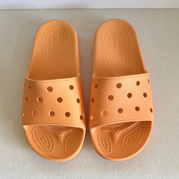 CROCS slides - Picture 1 of 9